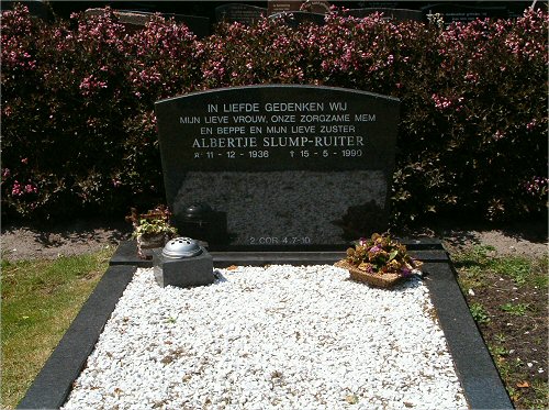 Grafsteen van Albertje Djoekje RUITER (1936 - 1990)