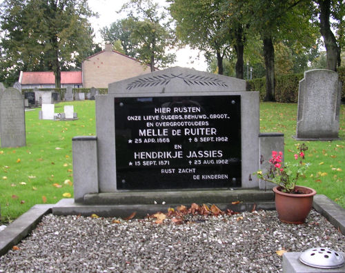 Grafsteen van Melle Cornelis DE RUITER (1868-1962)