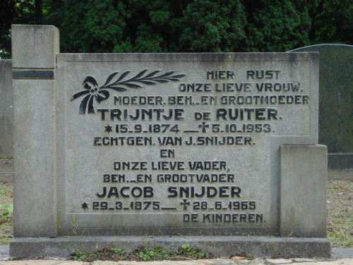 Grafsteen van Trijntje Tiemens RUITER (1874 - 1953)