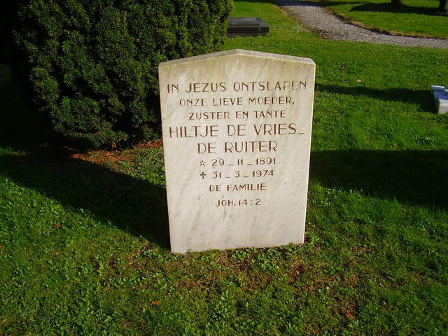 Grafsteen van Hiltje DE RUITER (1891-1974)